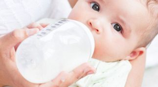 Kinh nghiệm lần đầu cho bé bú bình các bà mẹ bỉm sữa nên học hỏi áp dụng