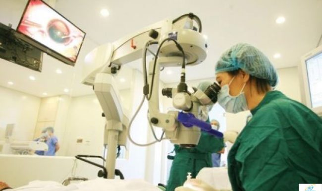 Phụ nữ mang thai phẫu thuật mắt cận bằng lazer được không?