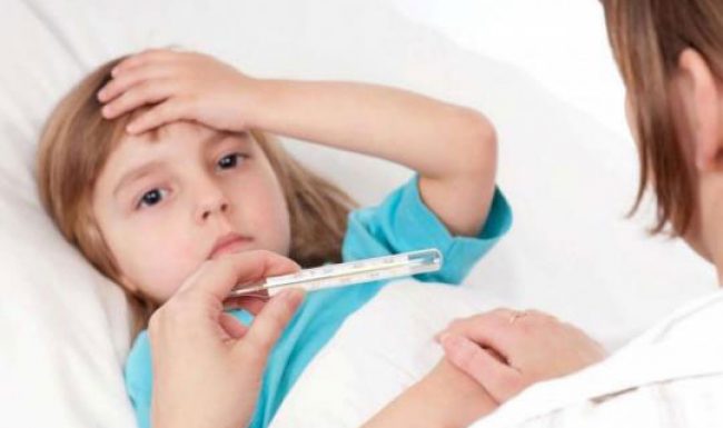 Cách xử lý & chăm sóc trẻ bị sốt cao co giật