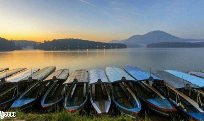 Hình ảnh đẹp ngất ngây buổi ban mai bên Hồ Tuyền Lâm